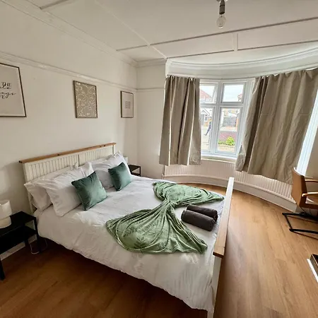 Comfy Private In Bs7 Minutes From Southmead Hospital Πανσιόν